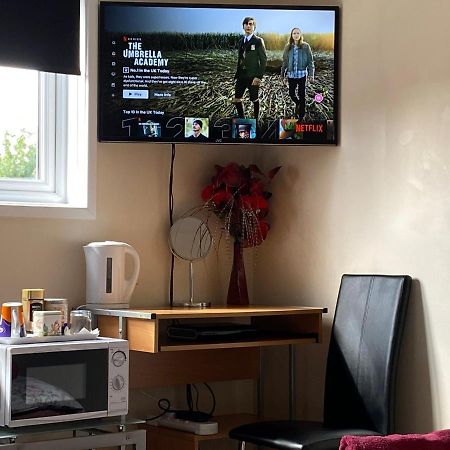 Quiet, Spacious Double Bedroom! Peterborough Esterno foto